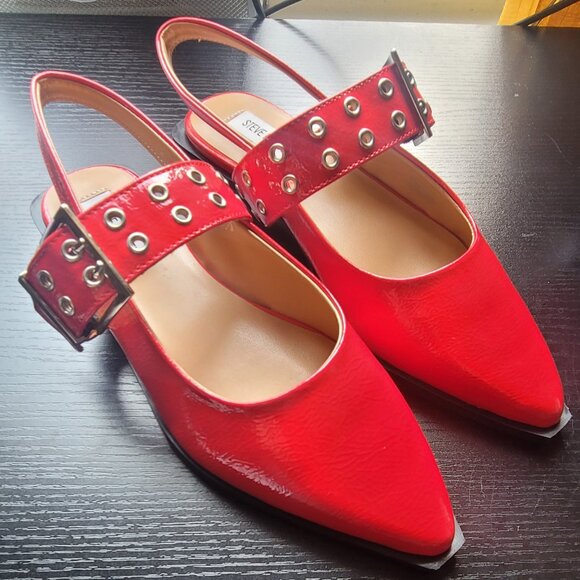 Steve Madden Shiny Red Flats with Silver Grommets Size 8 New - Picture 2 of 8